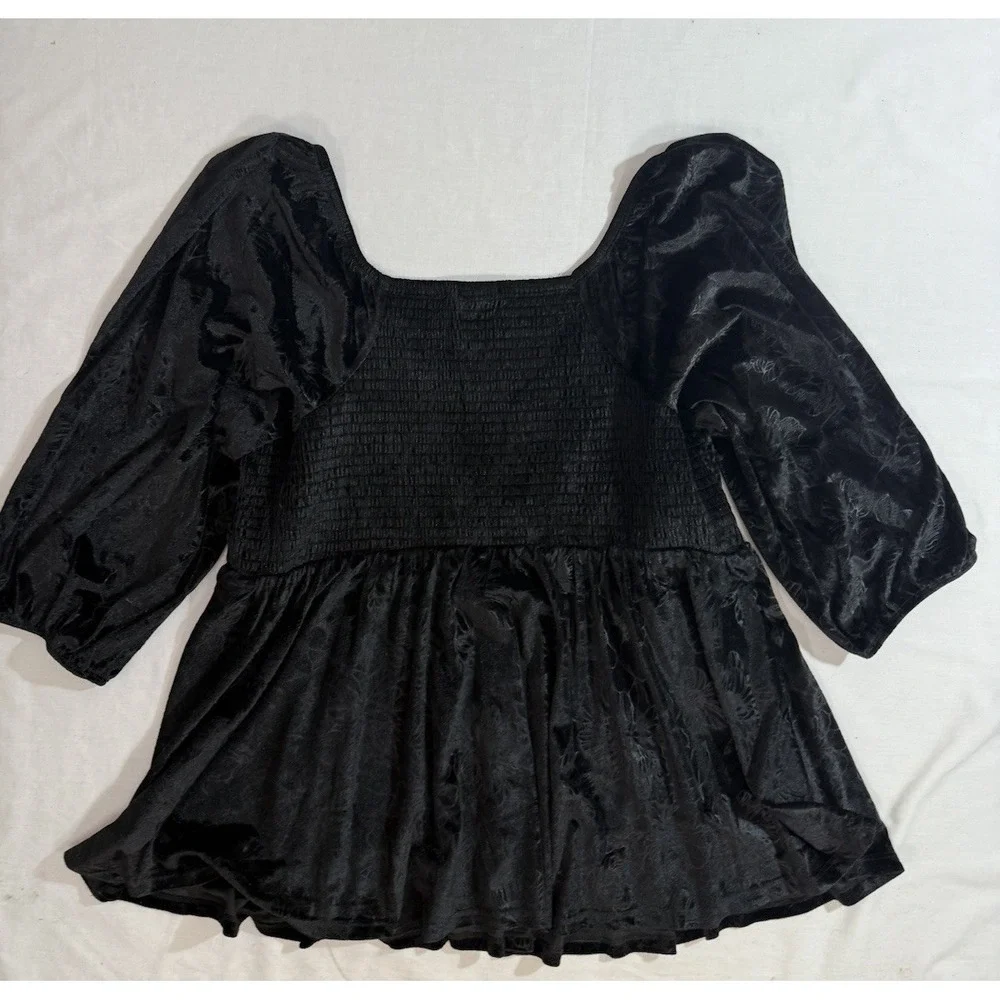 Torrid Blouse Womens Sz 2 Black Velvet Peplum Boho Sweetheart Smocked 18-20 NWT - Picture 5 of 6